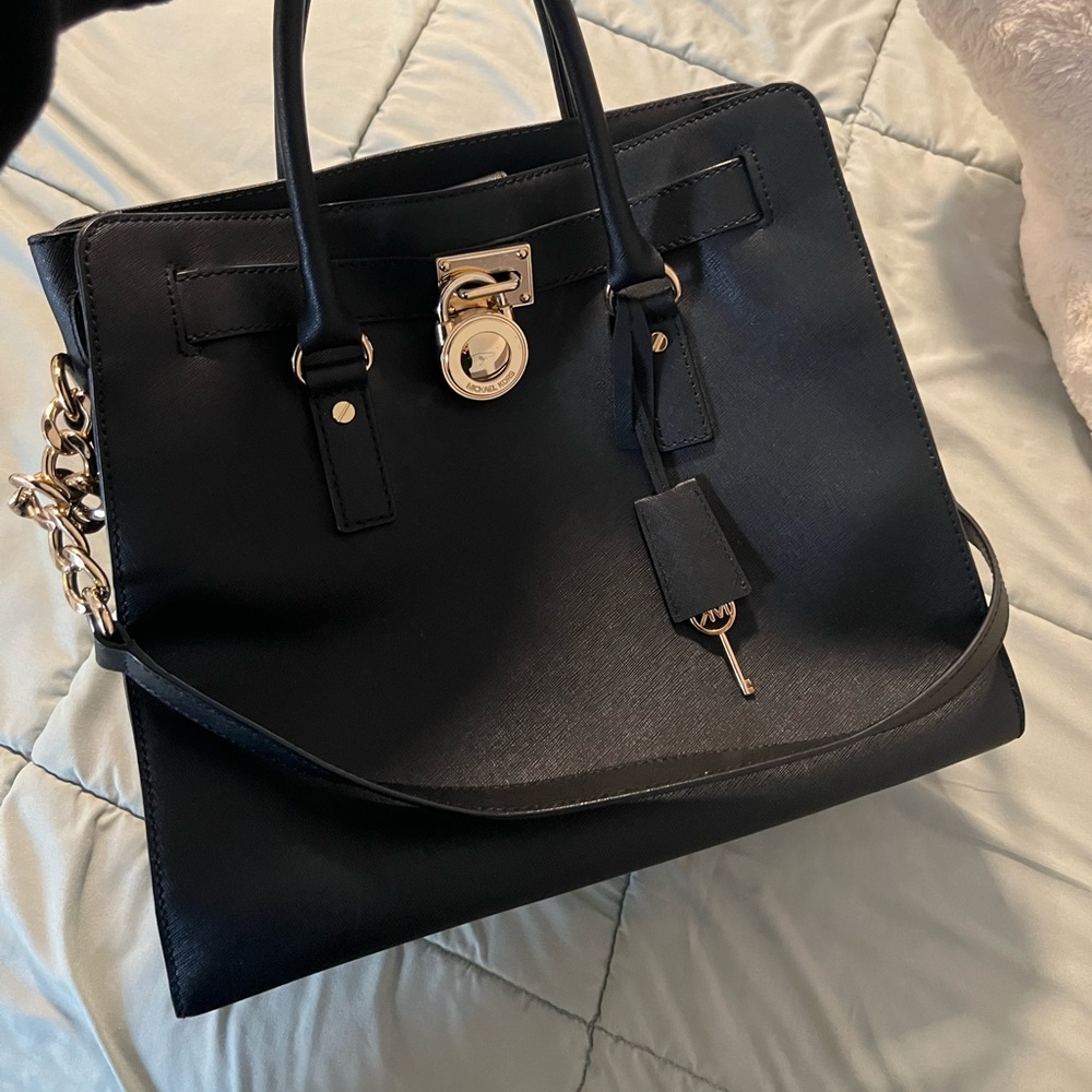 Michael kors black leather hamilton purse, in such great condition! Large
